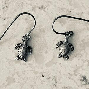 *2/$30* Vintage .925 Sterling Silver Schube sea turtle earrings & turtle studs